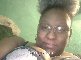 Ari_grande