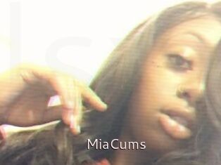 MiaCums