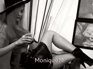 MoniqueM