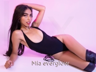 Mia_everglow