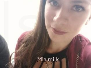 Mia_milk