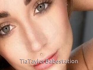 TiaTaylorBabestation